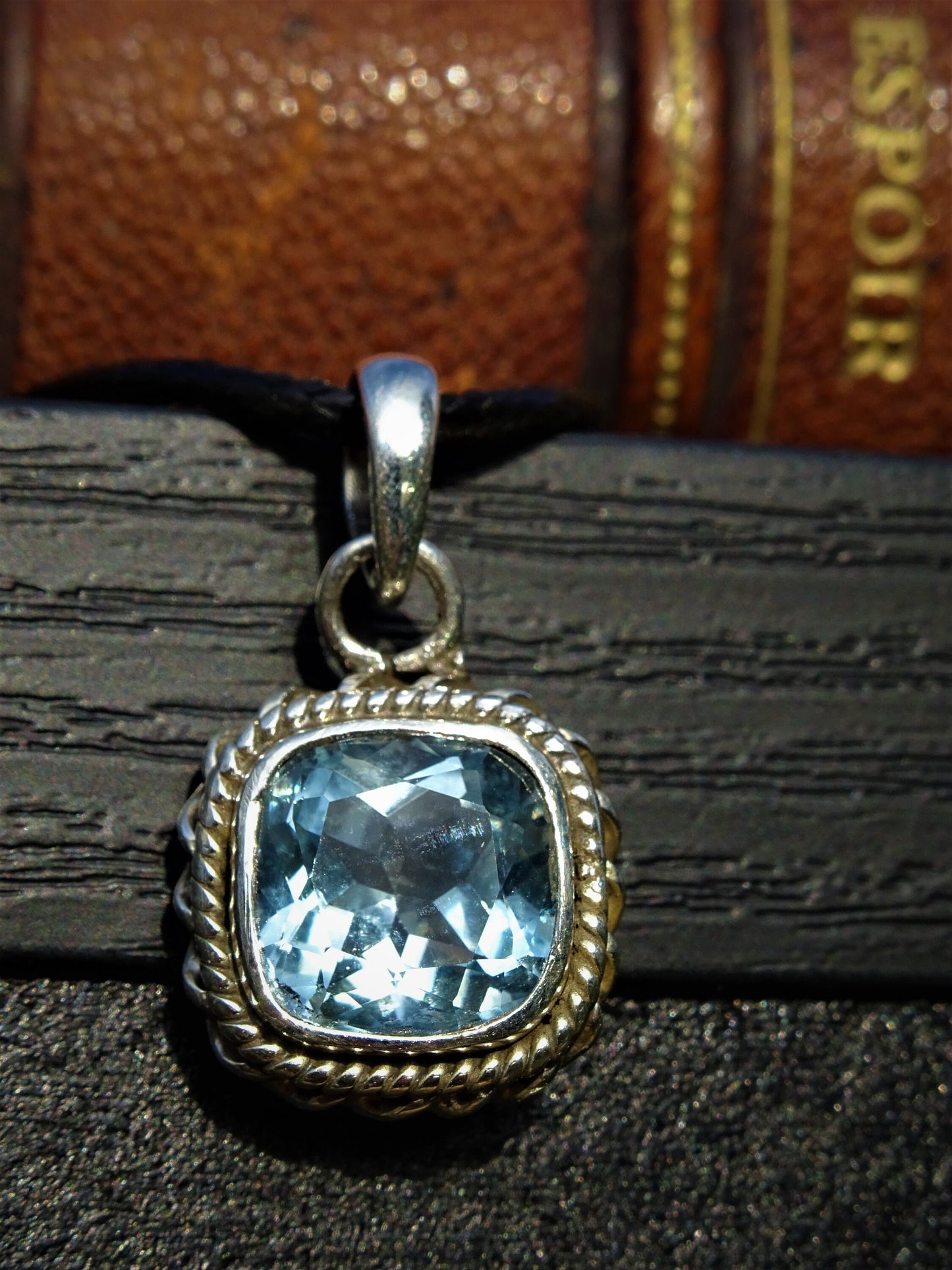 Pendentif "DEMETER" serti en Argent 925