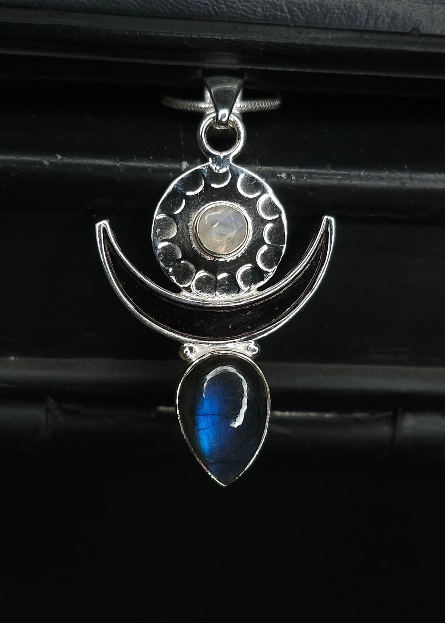 Collier avec Pendentif "MOONGODDESS" serti en Argent 925