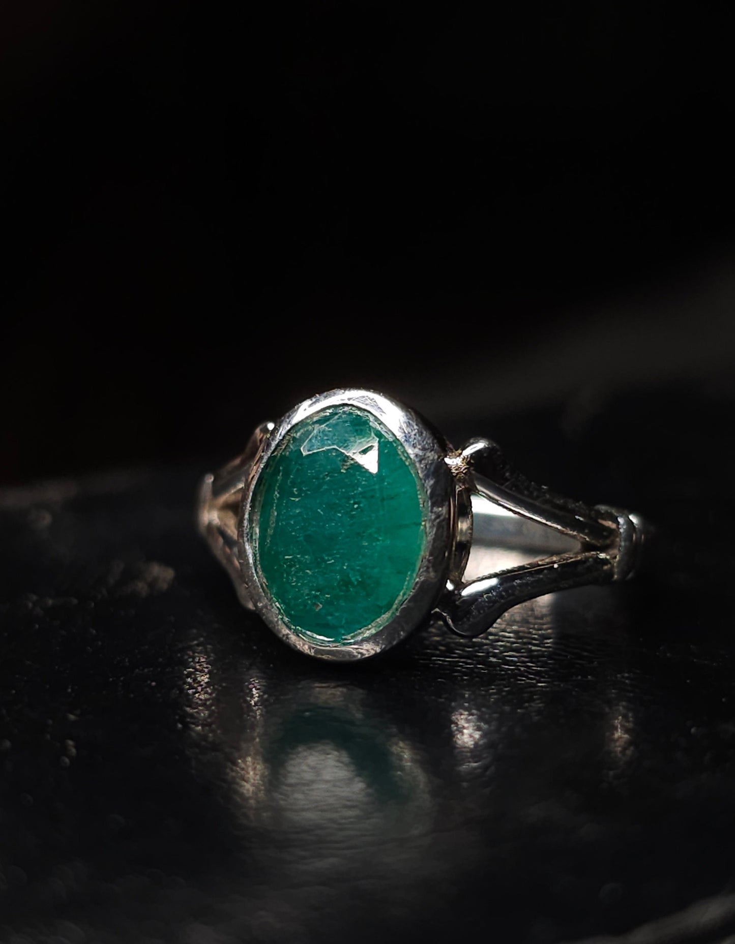 Ring Size 6 "ISIS" Emerald set in 925 Silver