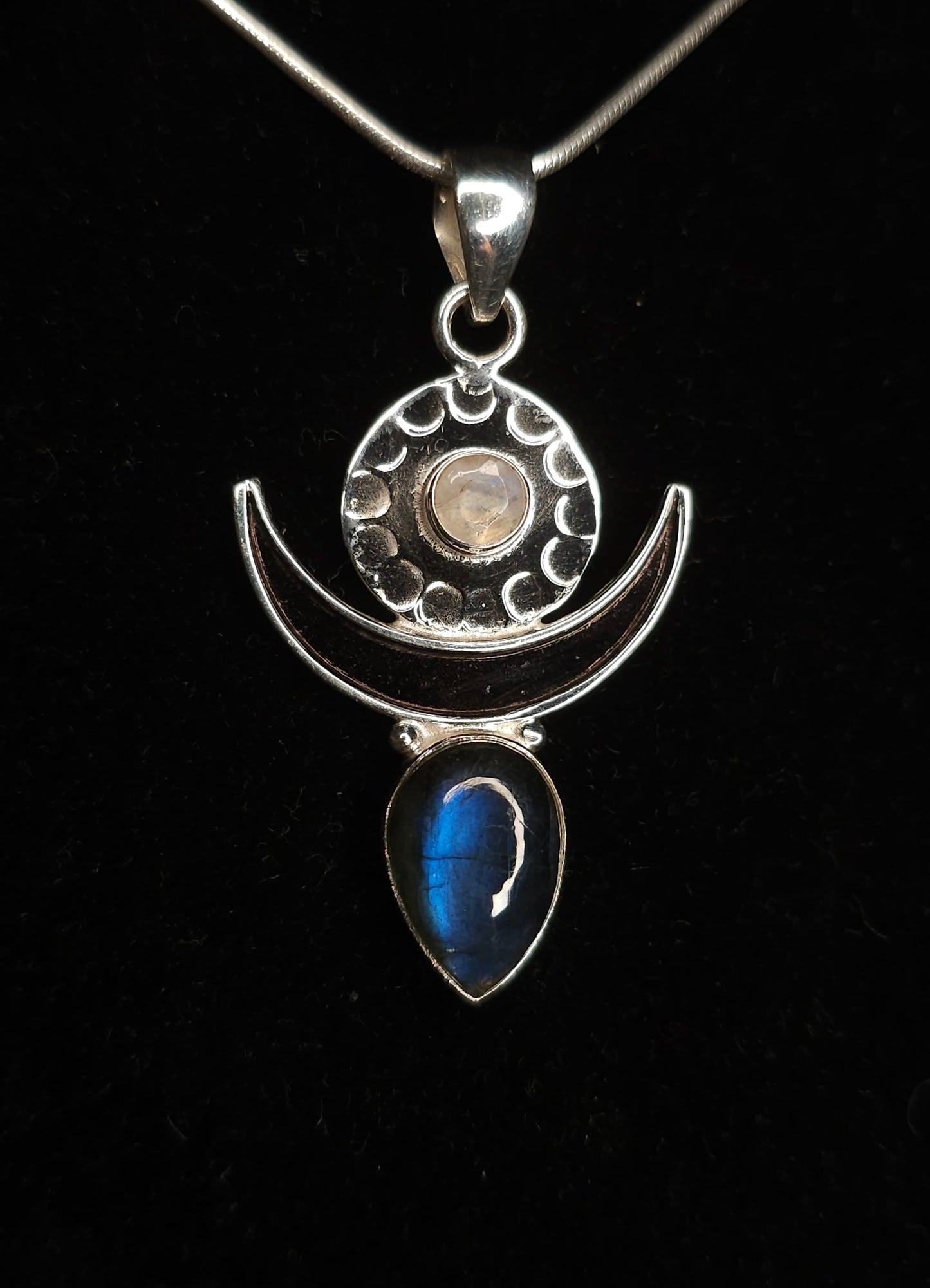 "MOONGODDESS" Necklace with Labradorite &amp; Moonstone Pendant set in 925 Silver