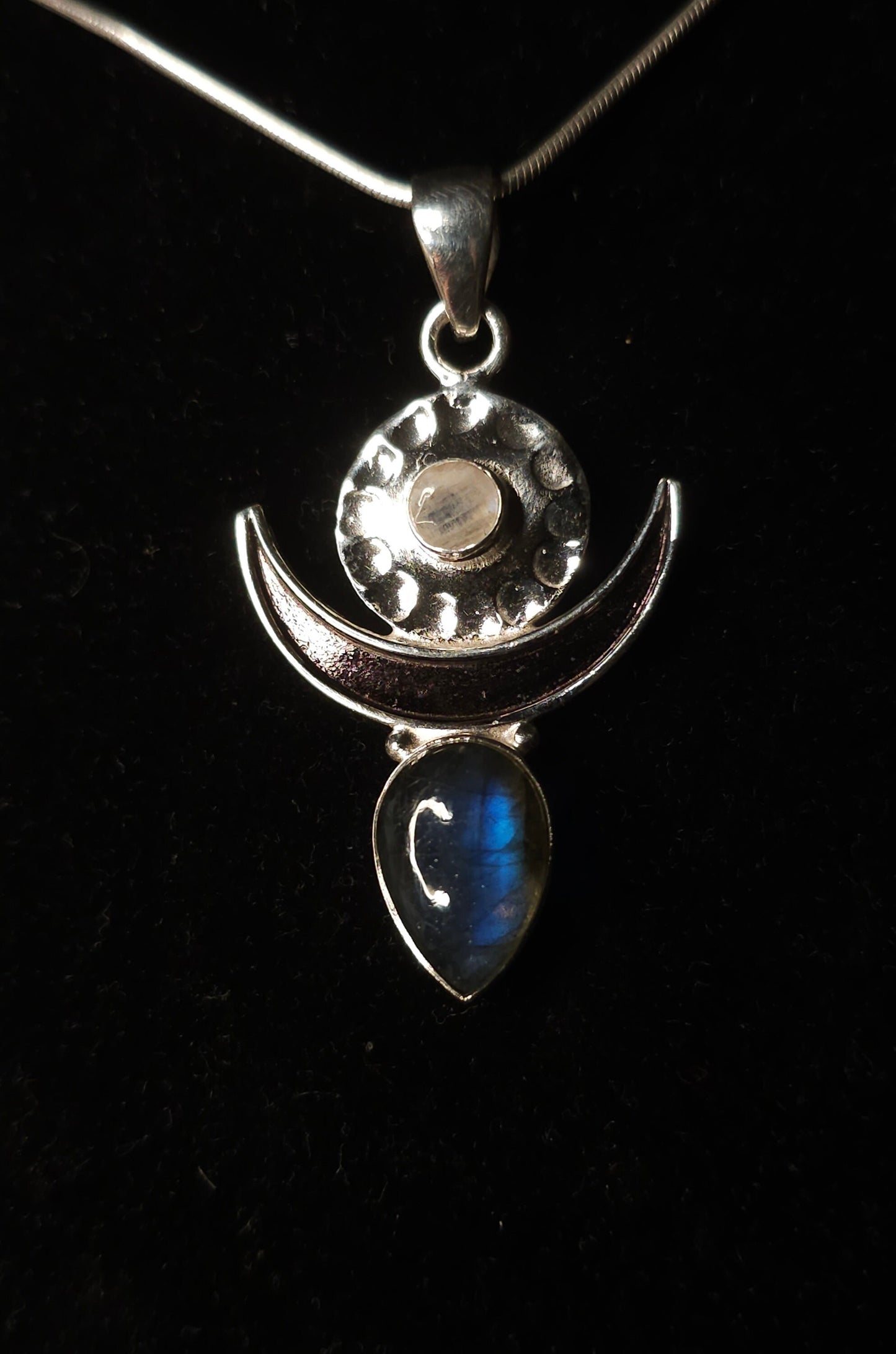 "MOONGODDESS" Necklace with Labradorite &amp; Moonstone Pendant set in 925 Silver