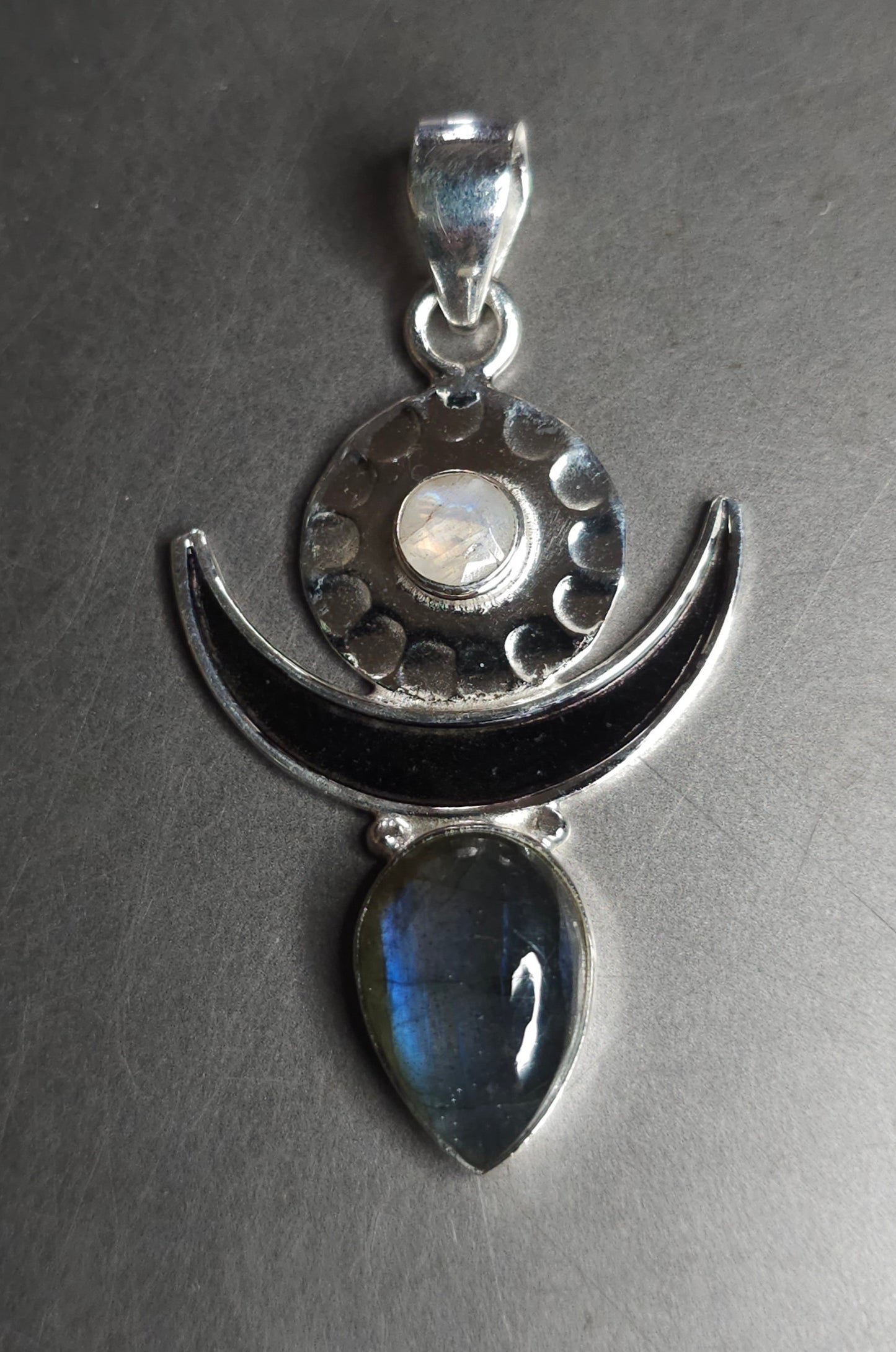 "MOONGODDESS" Necklace with Labradorite &amp; Moonstone Pendant set in 925 Silver