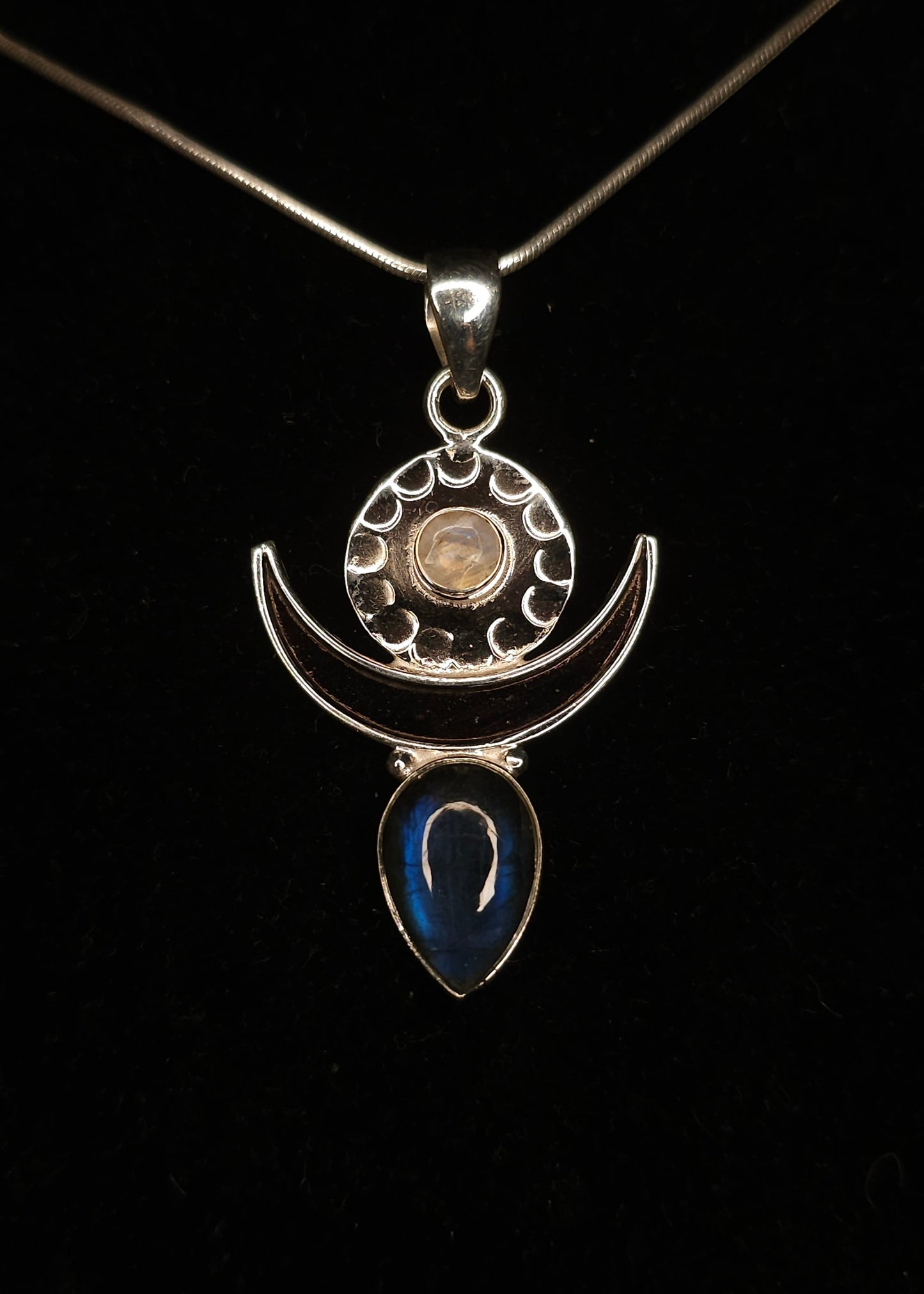 "MOONGODDESS" Necklace with Labradorite &amp; Moonstone Pendant set in 925 Silver