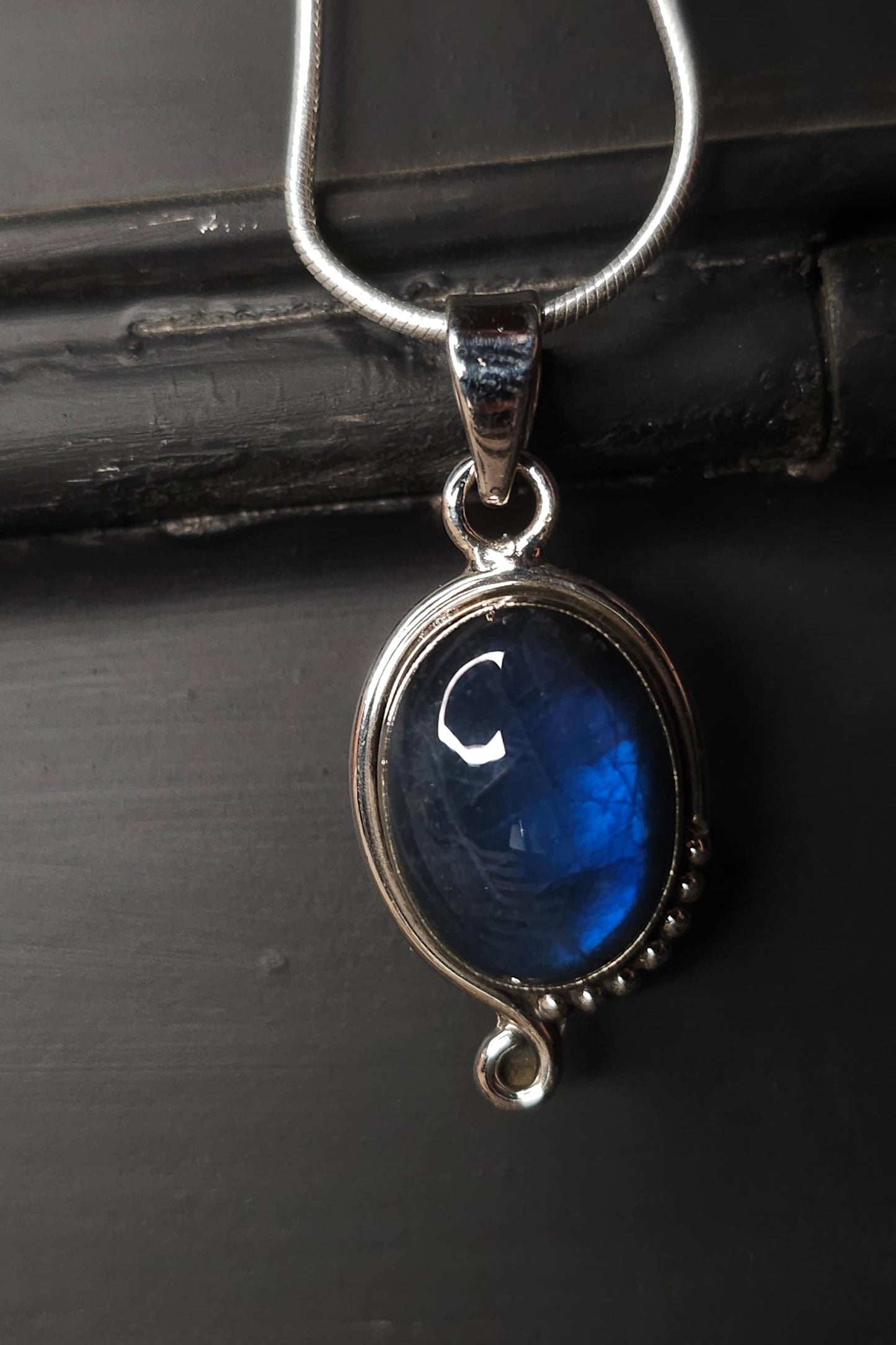 Collier "LILITH" avec Pendentif Labradorite serti en Argent 925