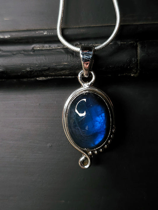 Collier "LILITH" avec Pendentif Labradorite serti en Argent 925