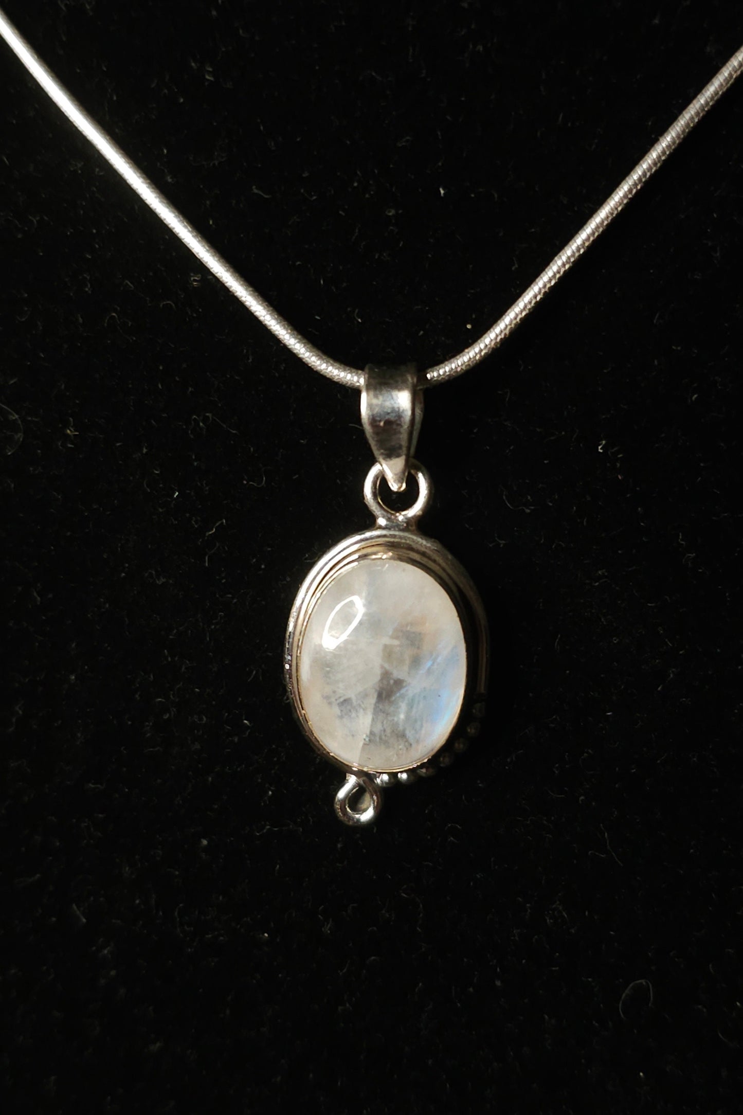 "LILITH" Necklace with Moonstone Pendant set in 925 Silver