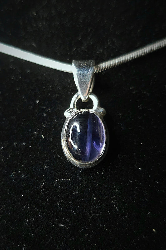 Collier "HECATE" avec Pendentif Iolite serti en Argent 925