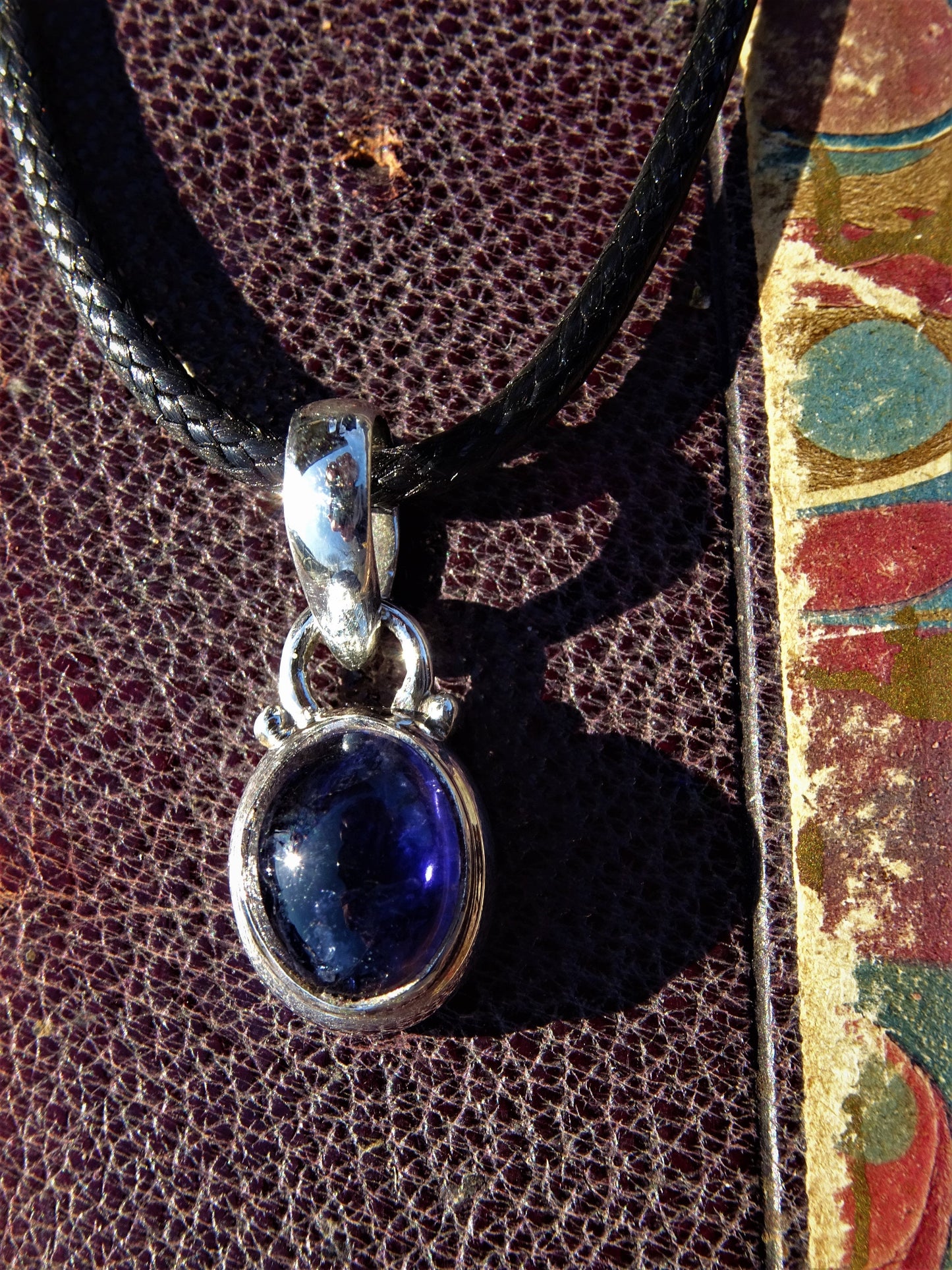 Collier "HECATE" avec Pendentif Iolite serti en Argent 925