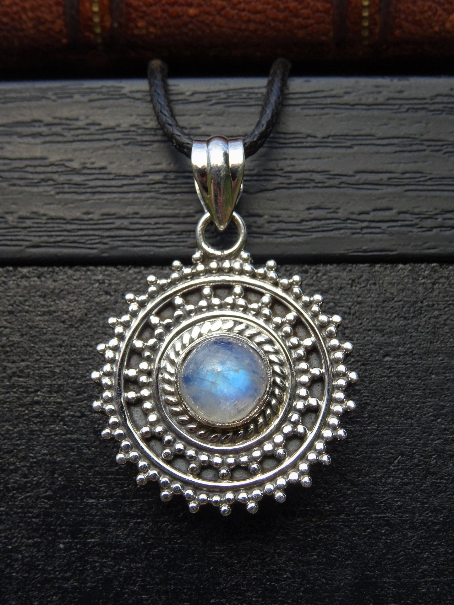 Collier "ATHENA" avec Pendentif Moonstone serti en Argent 925