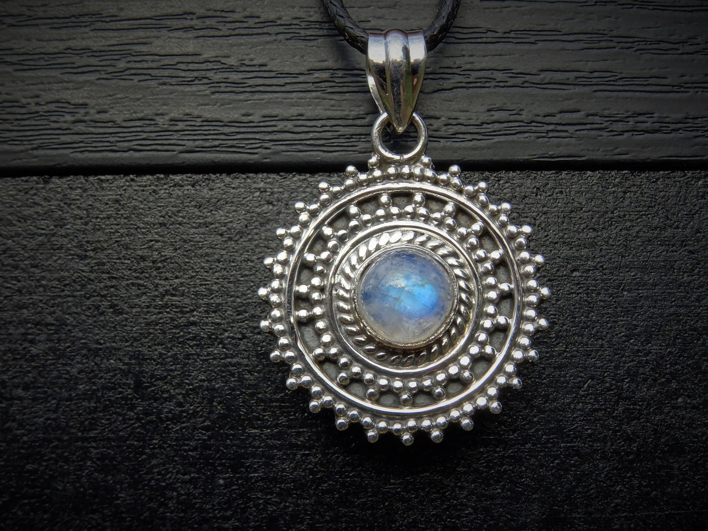 Collier "ATHENA" avec Pendentif Moonstone serti en Argent 925