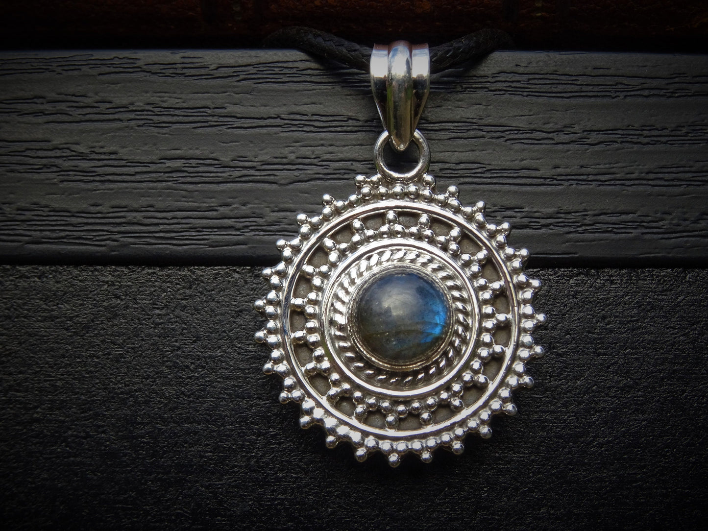 Collier "ATHENA" avec Pendentif Labradorite serti en Argent 925