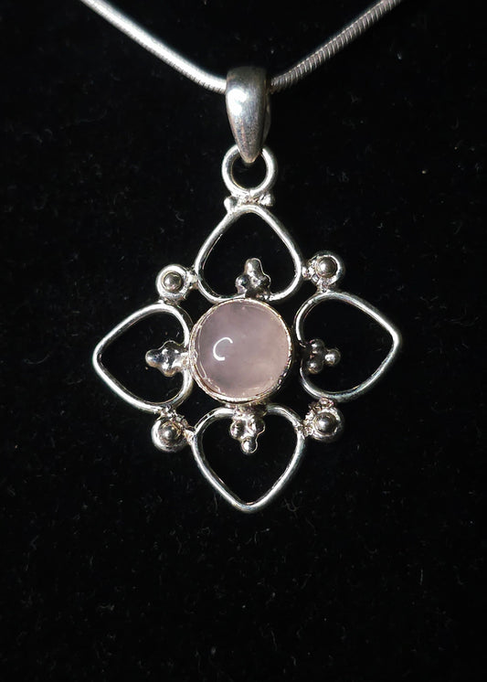 Collier "ISIS" avec Pendentif Quartz Rose serti en Argent 925