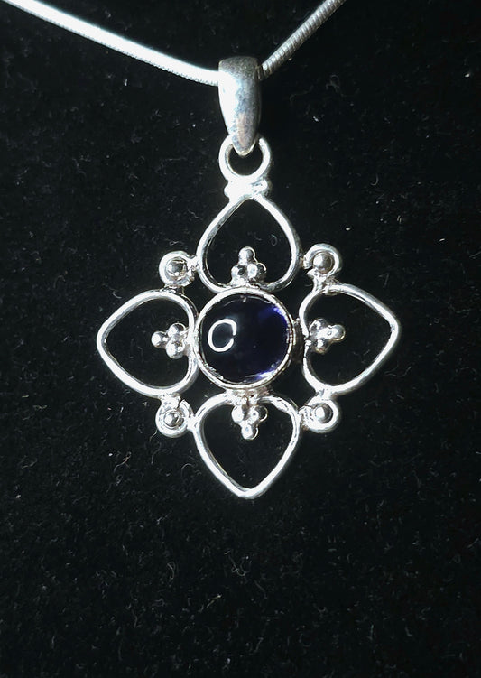 Collier "ISIS" avec Pendentif Iolite serti en Argent 925