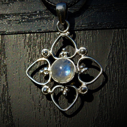 Collier "ISIS" avec Pendentif Moonstone serti en Argent 925