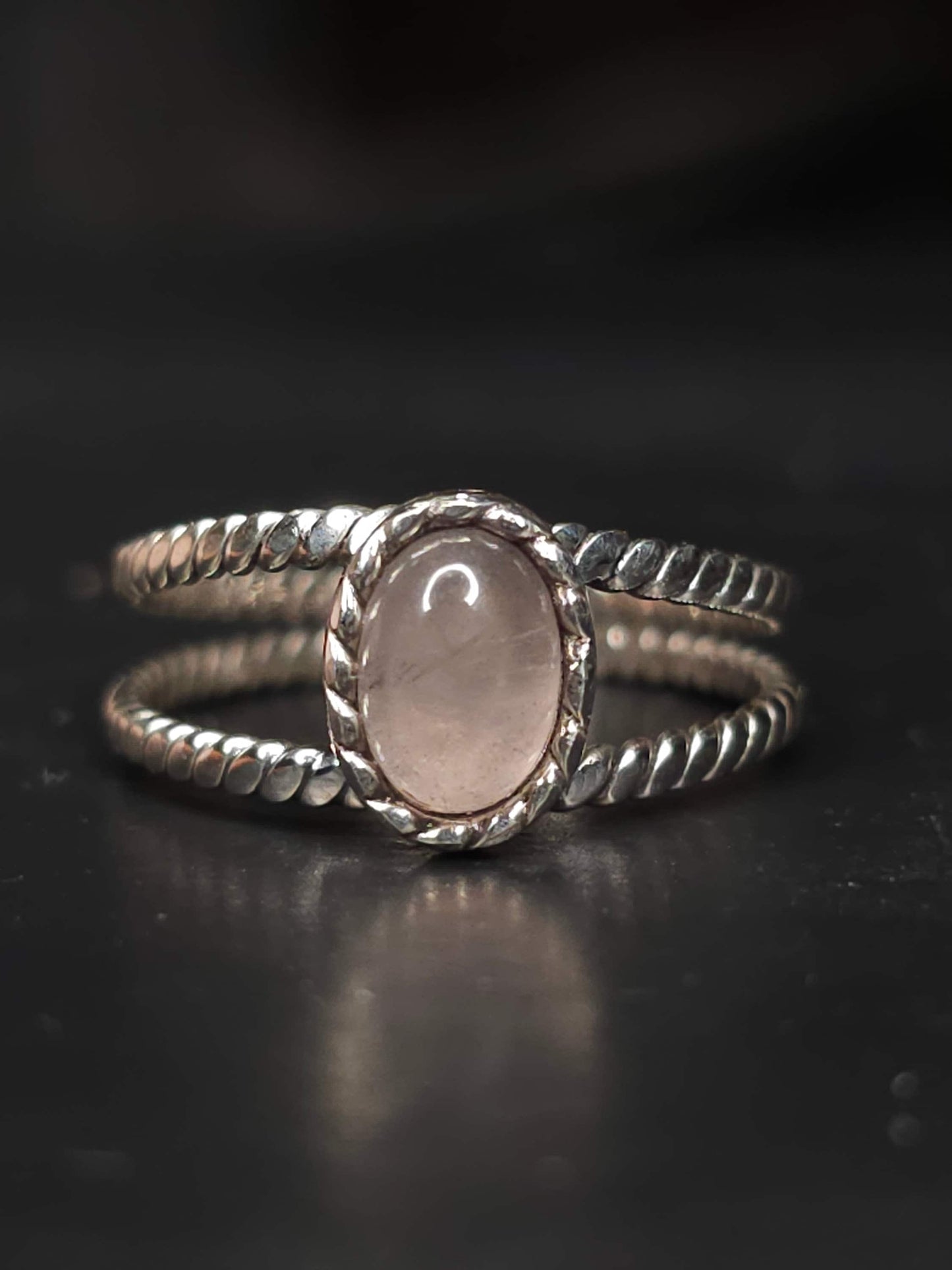 Bague "APHRODITE" avec Quartz Rose serti en Argent 925