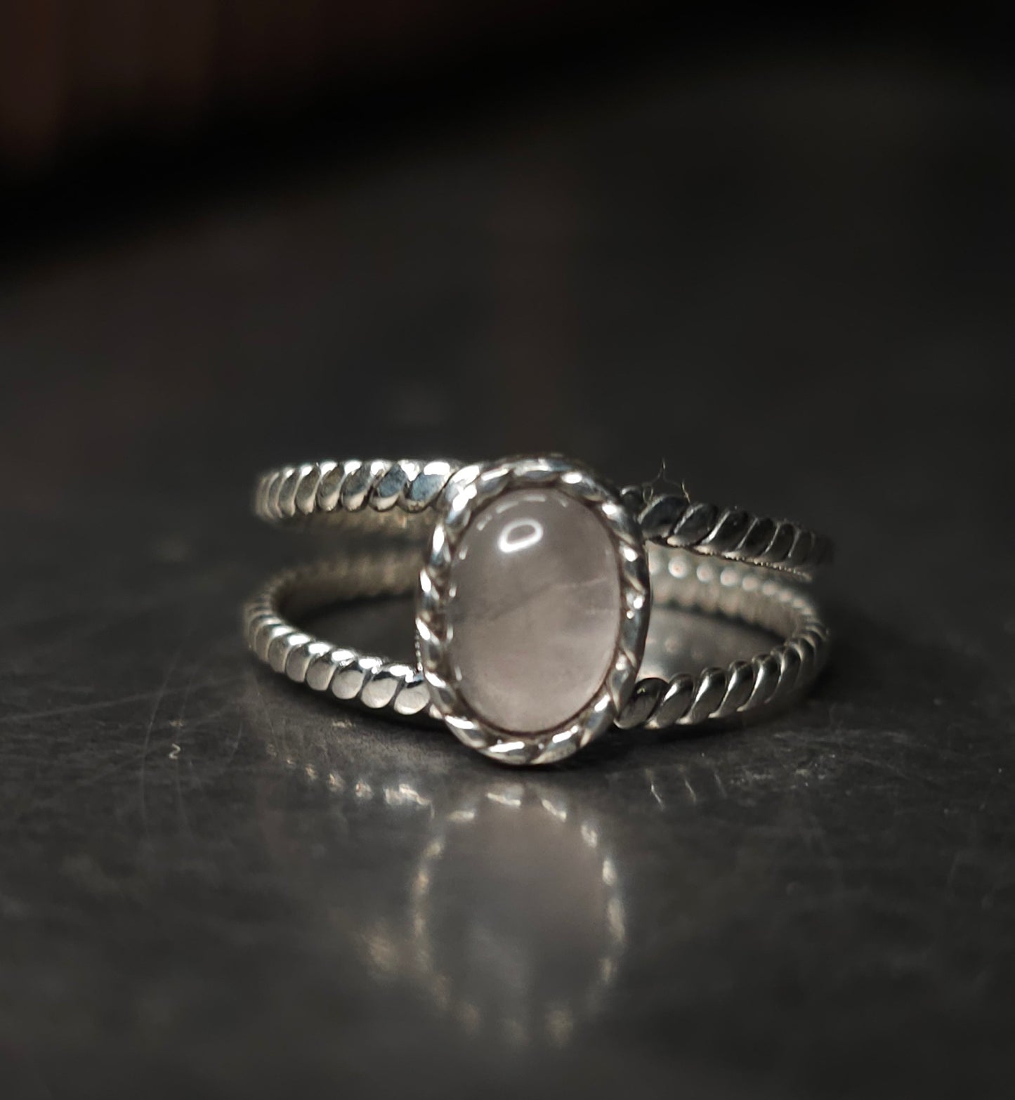 Bague "APHRODITE" avec Quartz Rose serti en Argent 925