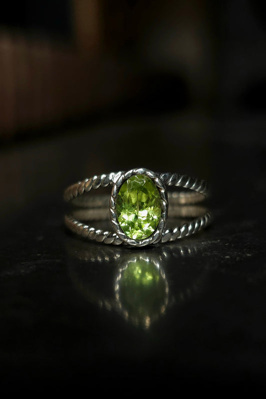 Bague "APHRODITE" avec Péridot serti en Argent 925