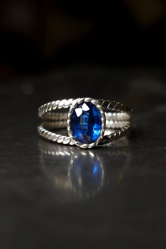 Bague "APHRODITE" avec Kyanite serti en Argent 925