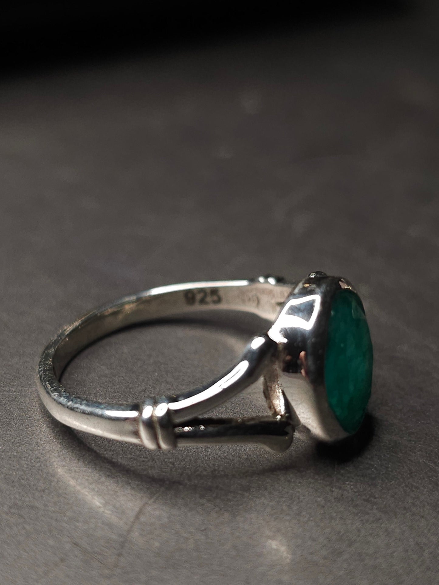 Ring Size 6 "ISIS" Emerald set in 925 Silver