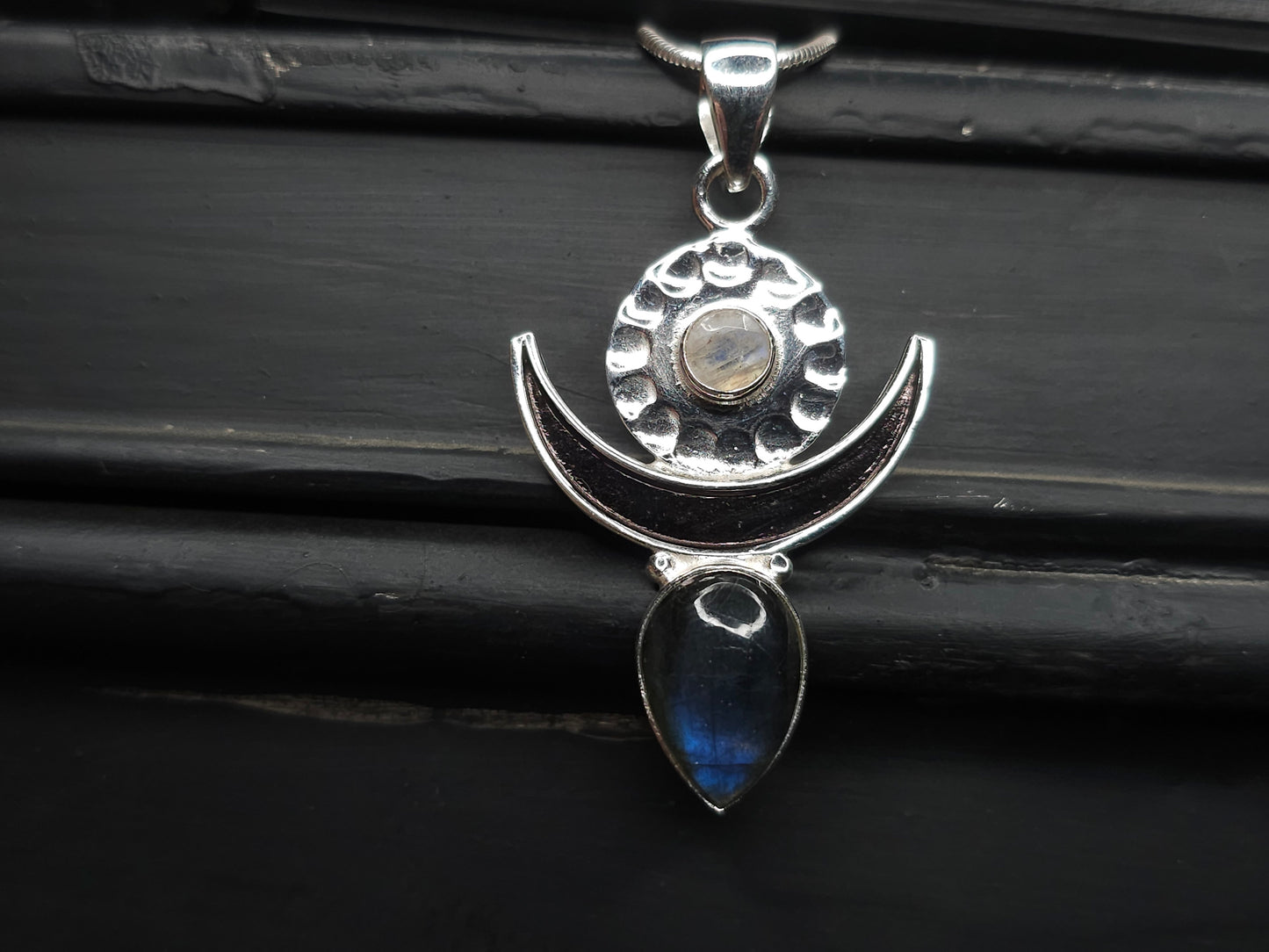 "MOONGODDESS" Necklace with Labradorite &amp; Moonstone Pendant set in 925 Silver