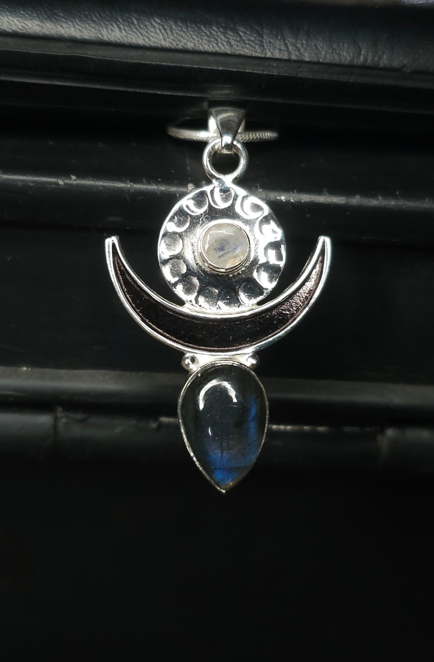 "MOONGODDESS" Necklace with Labradorite &amp; Moonstone Pendant set in 925 Silver