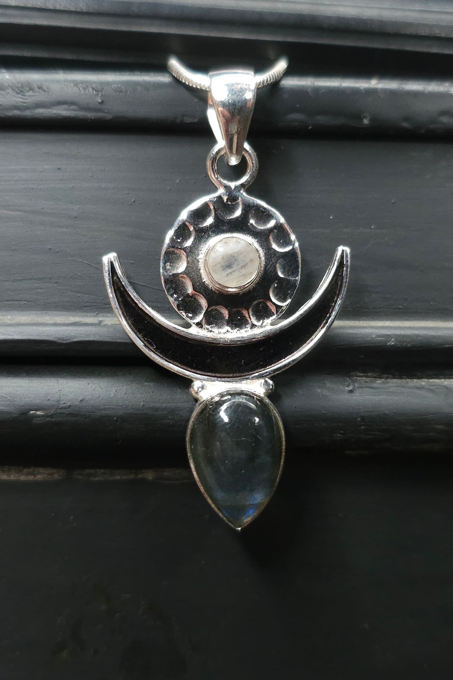 "MOONGODDESS" Necklace with Labradorite &amp; Moonstone Pendant set in 925 Silver