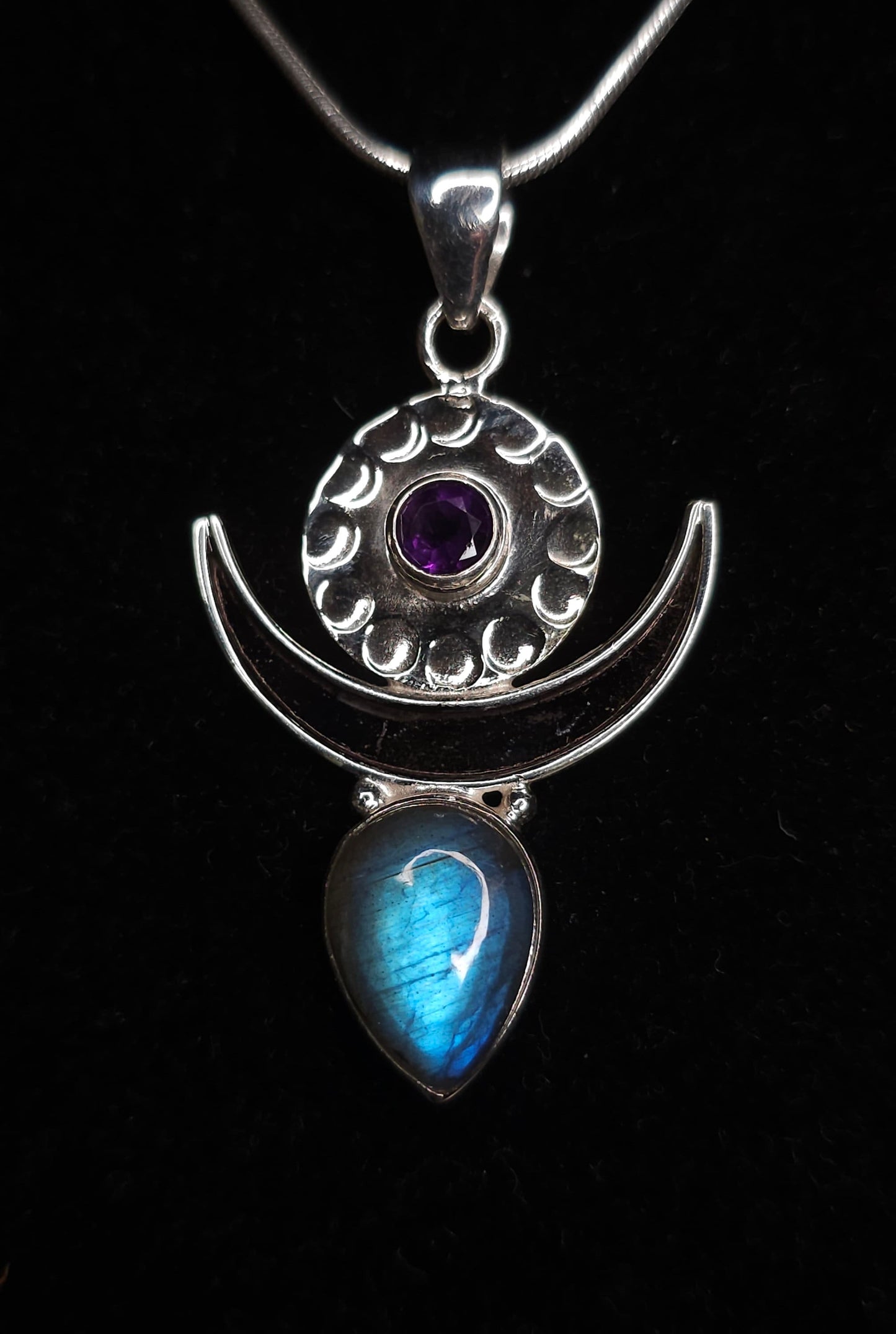 Necklace with “MOONGODDESS” Labradorite &amp; Amethyst Pendant set in 925 Silver