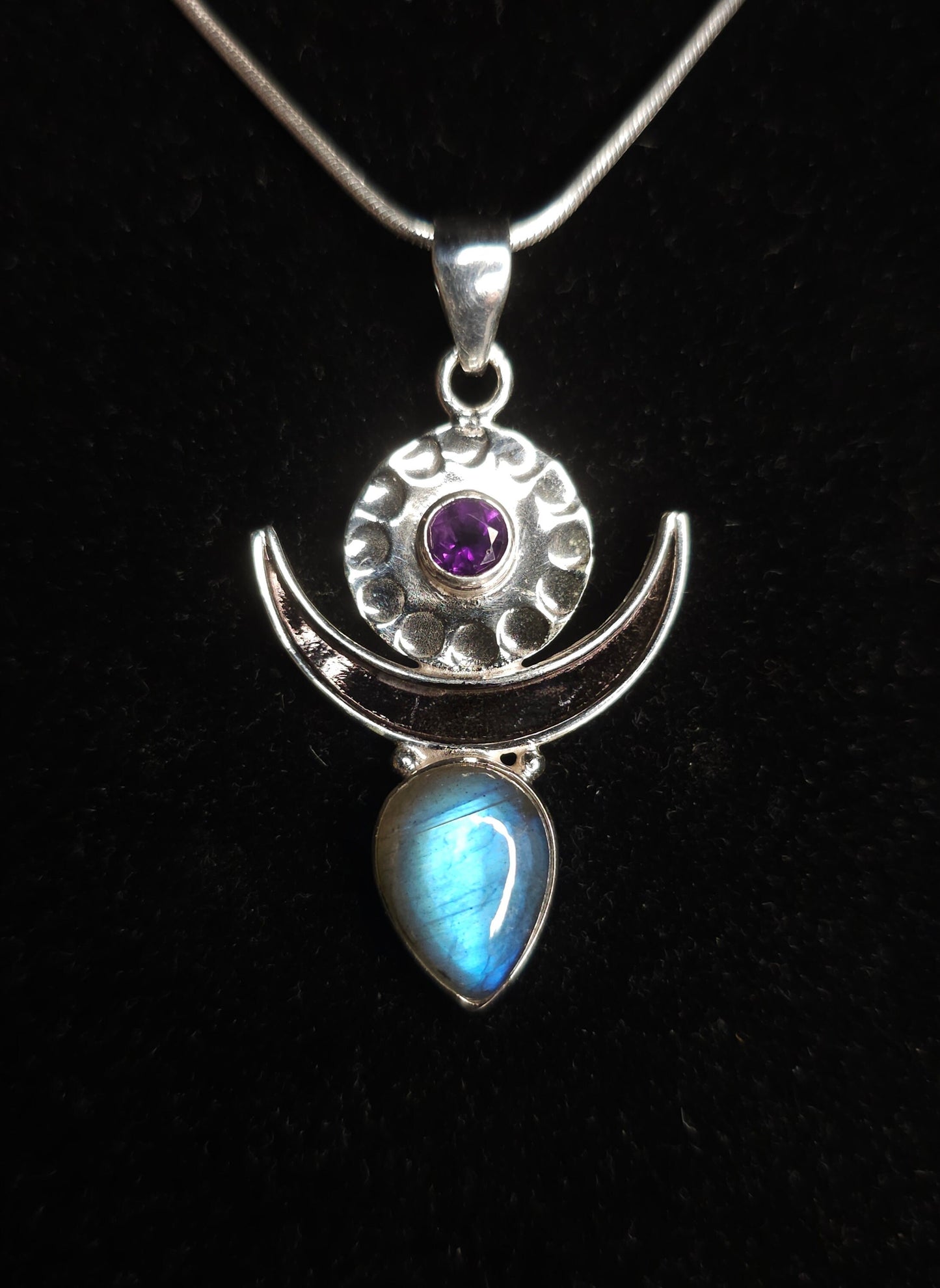 Necklace with “MOONGODDESS” Labradorite &amp; Amethyst Pendant set in 925 Silver