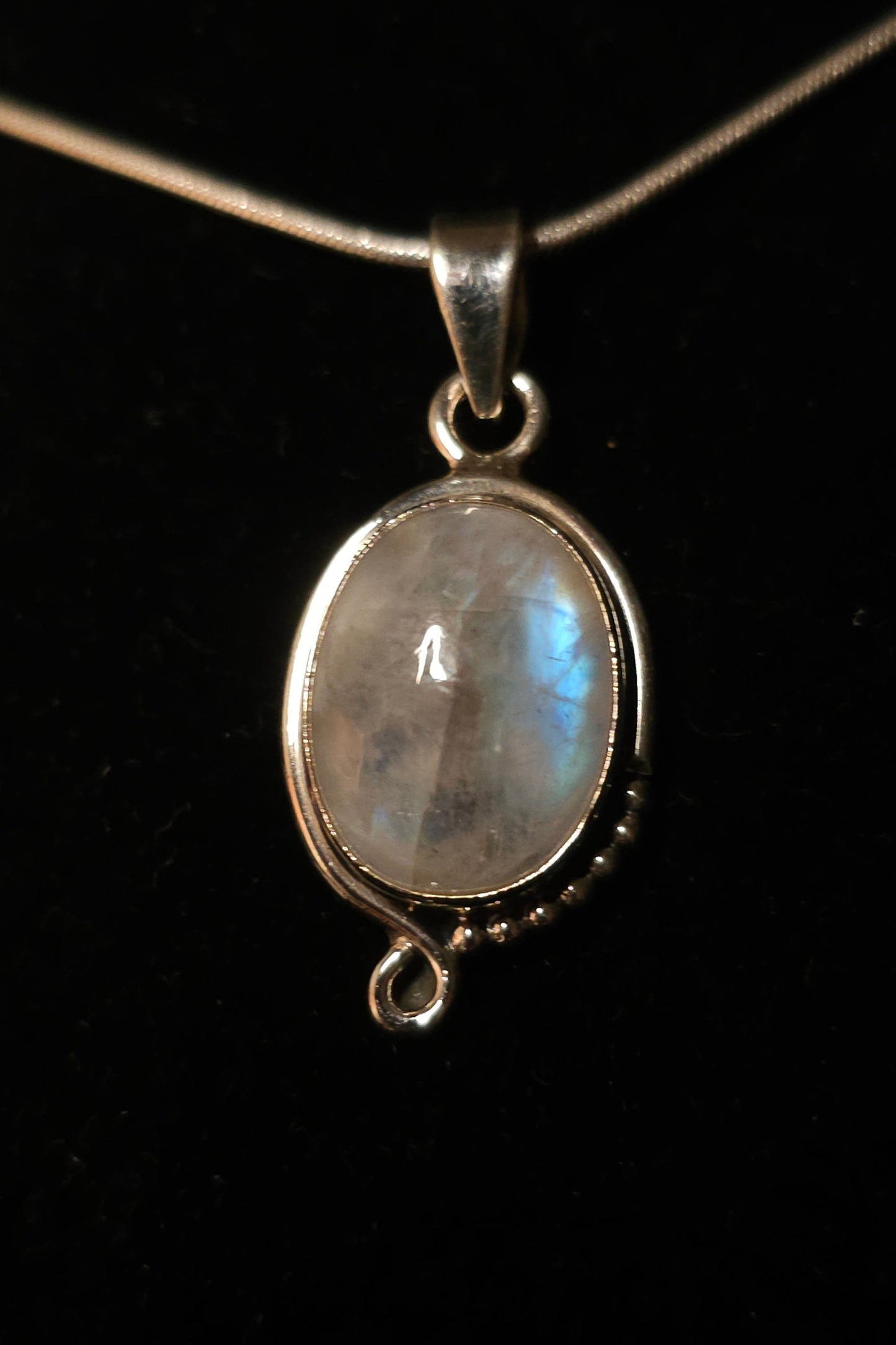 "LILITH" Necklace with Moonstone Pendant set in 925 Silver