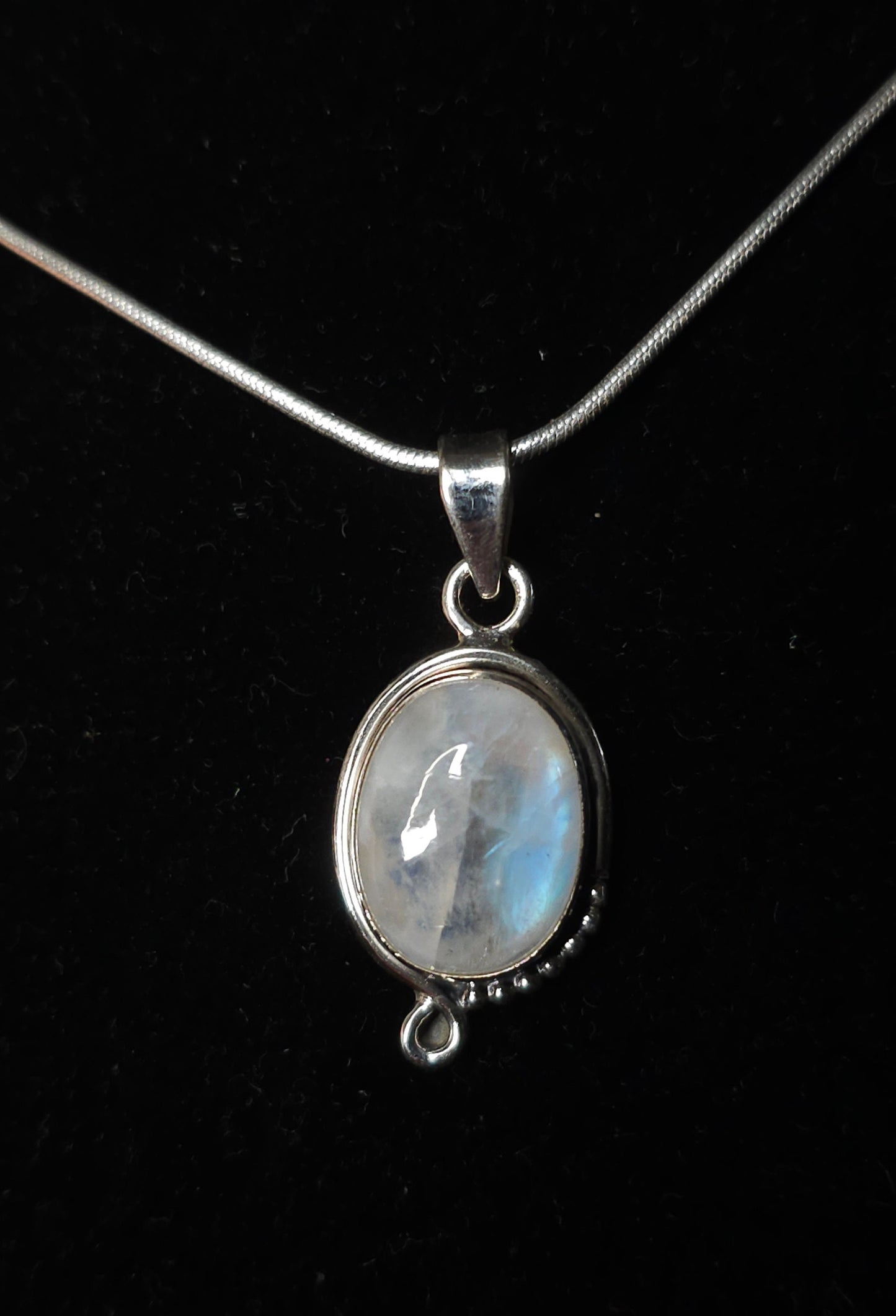 "LILITH" Necklace with Moonstone Pendant set in 925 Silver