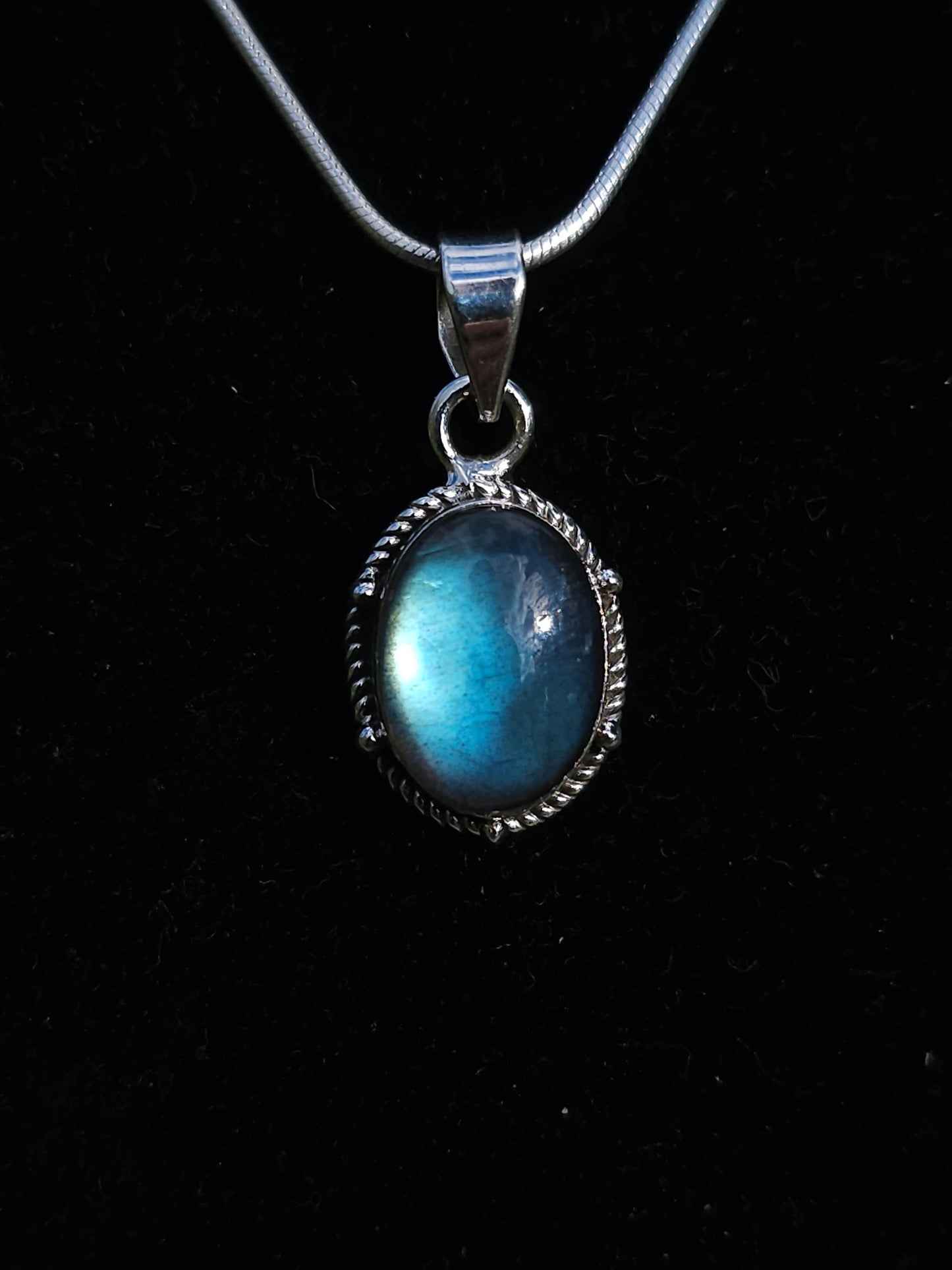 Collier "HERA" avec Pendentif Labradorite serti en Argent 925