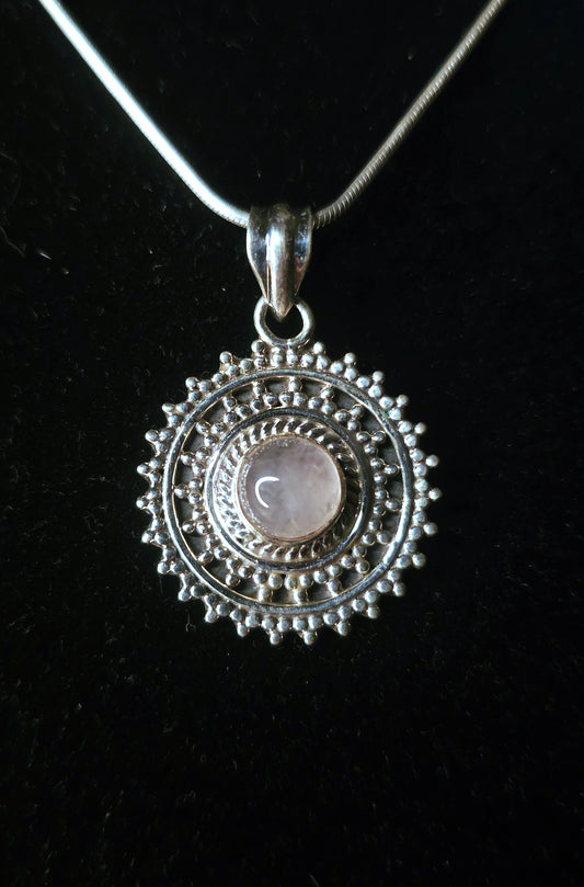 Collier "ATHENA" avec Pendentif Quartz Rose serti en Argent 925