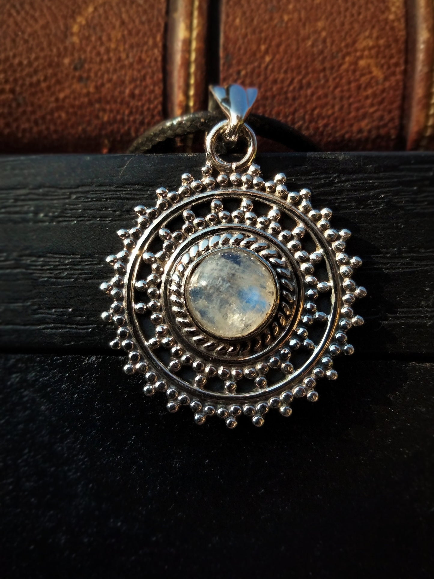 Collier "ATHENA" avec Pendentif Moonstone serti en Argent 925