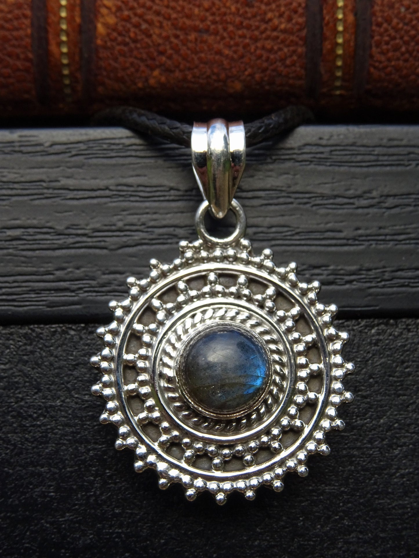 Collier "ATHENA" avec Pendentif Labradorite serti en Argent 925