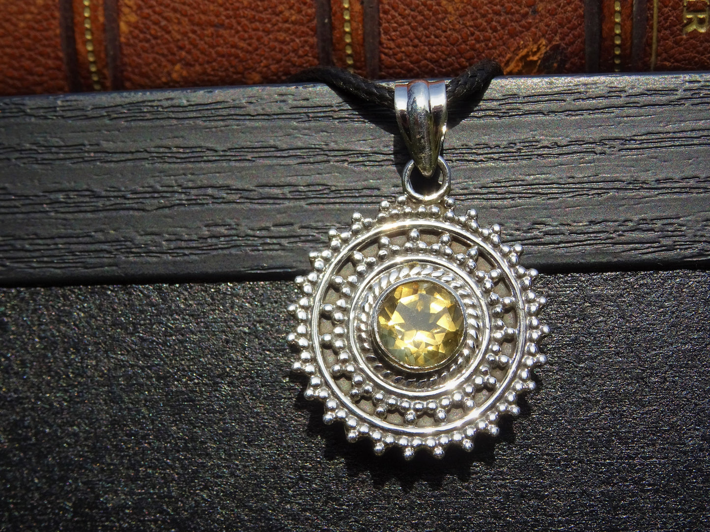 Collier "ATHENA" avec Pendentif Citrine serti en Argent 925