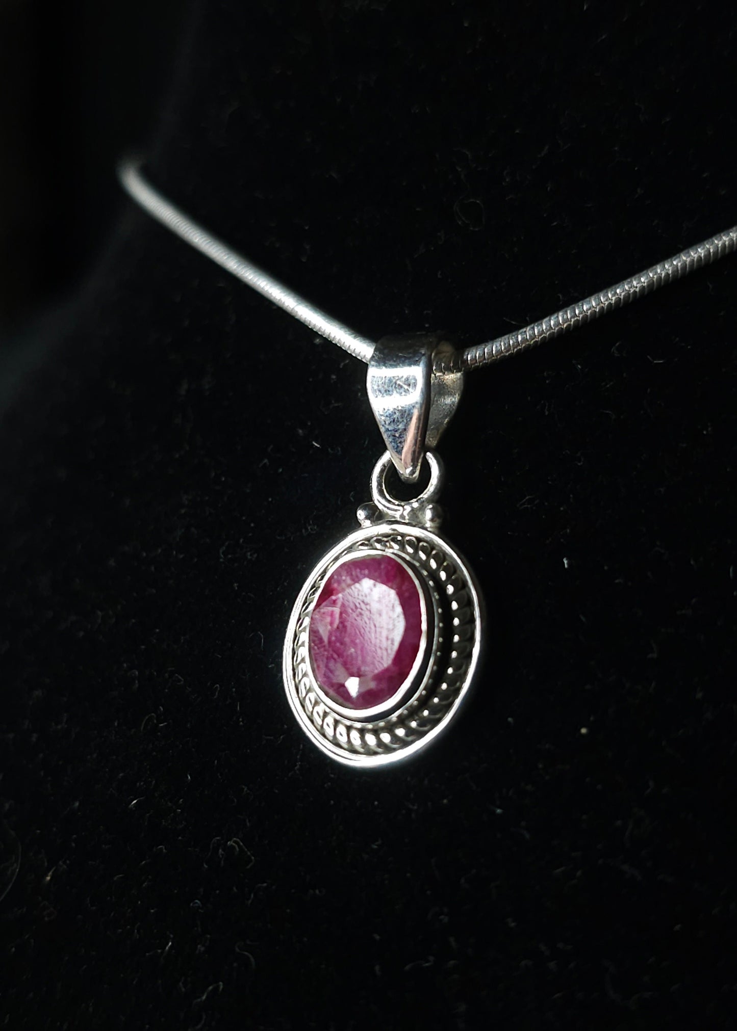 Collier "ARTEMIS" avec Pendentif Rubis serti en Argent 925