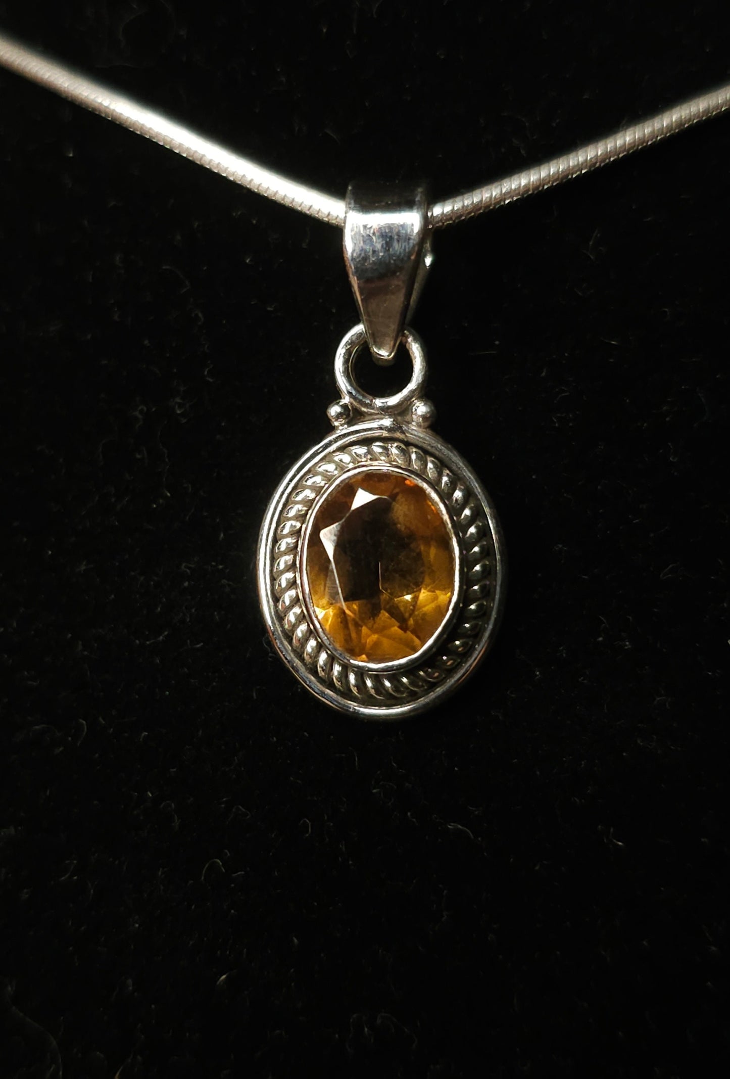 Collier "ARTEMIS" avec Pendentif Citrine serti en Argent 925