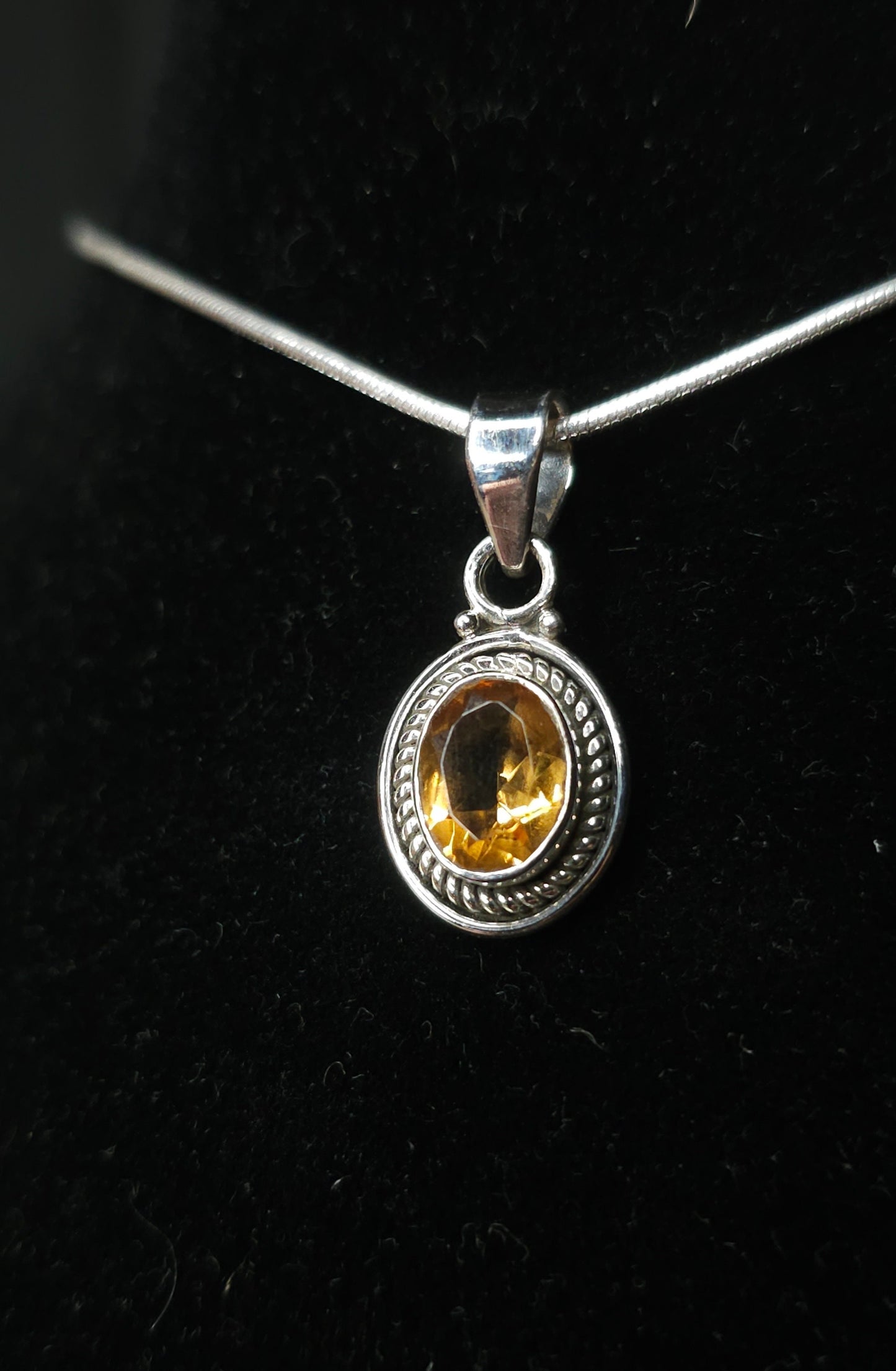 Collier "ARTEMIS" avec Pendentif Citrine serti en Argent 925