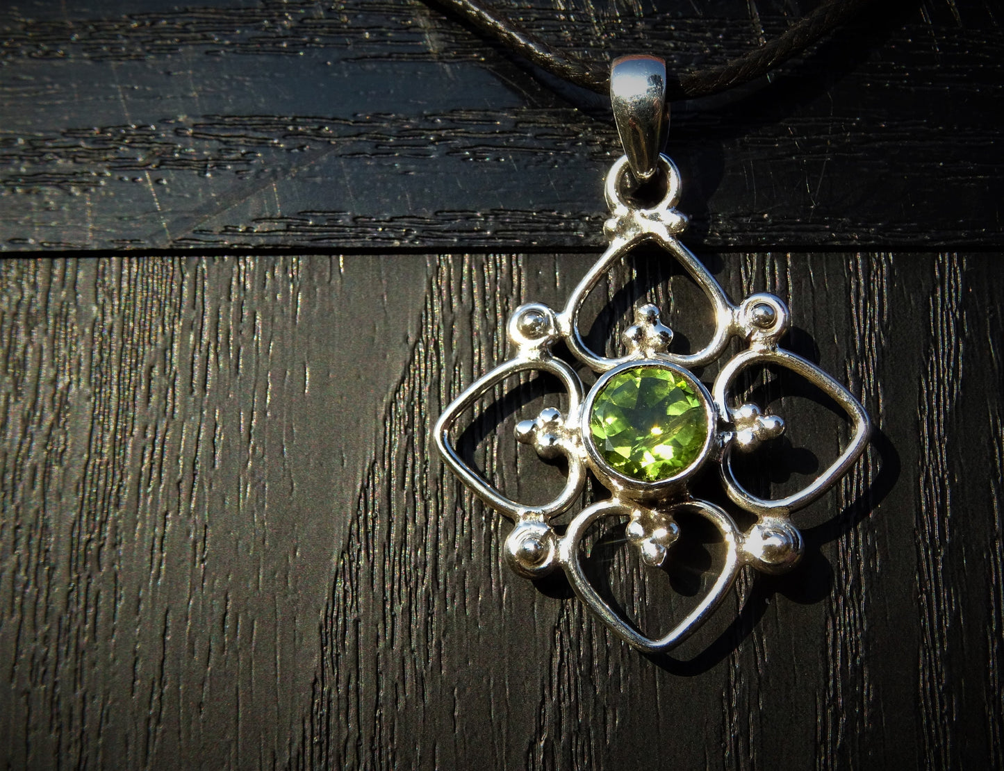 "VENUS" Necklace with Peridot Pendant set in 925 Silver