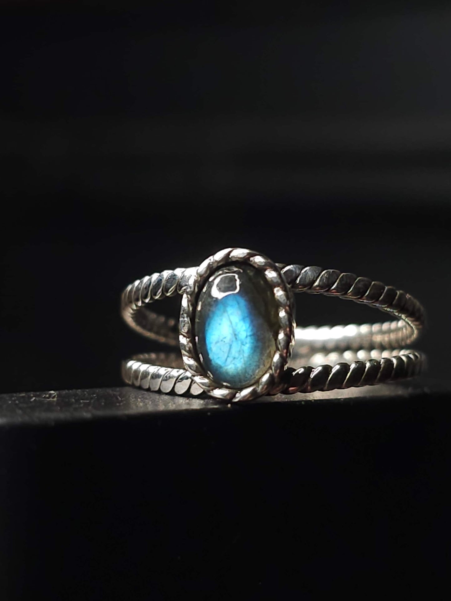 Ring UNIVERSAL Size 6 "APHRODITE" with Labradorite set in 925 Silver